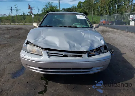 1999 Toyota Camry Le V6 z USA, uszkodzony, nr VIN 4T1BF28K9XU076498